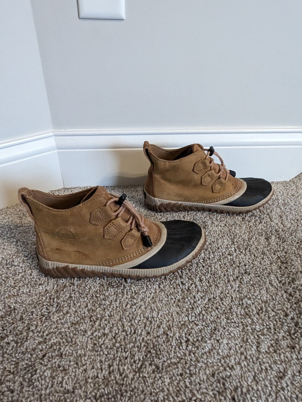 Sorel Out N About Tan Leather Waterproof Duck Ankle Boots sz 6